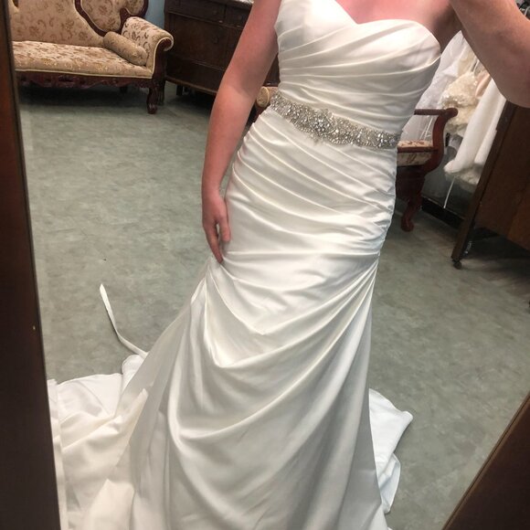 SAMPLE Satin Wedding Dress, Ivory Simple Mermaid Fit & Flare Sexy, Corset back - Picture 7 of 10